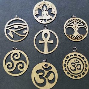 Pendentifs ésotériques en bois