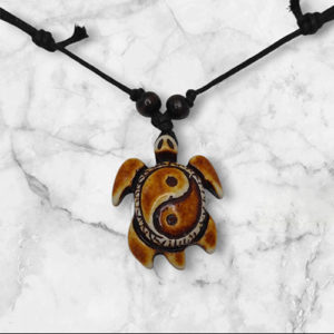 Collier Tortue en Résine – Cordon Réglable 40 à 80 cm – Symbolique Spirituelle