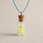 Pendentif fantome dans une fiole phosphorescent